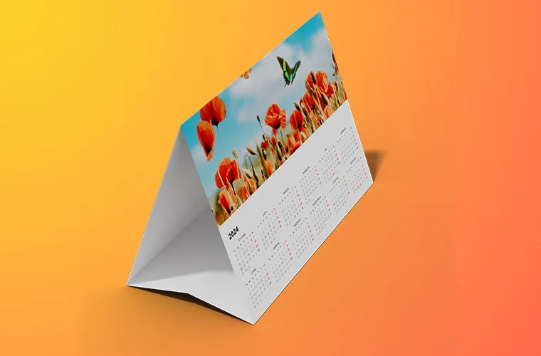 Sposoby wykorzystania kalendarzy biurkowych typu piramidka do promocji firmy: